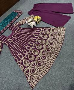 Vestido de boda de diseño con lentejuelas bordadas - Product Image 2