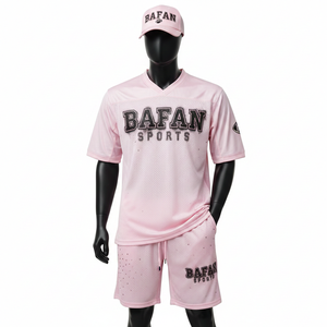 Ensemble de shorts de football pour hommes, polyester premium, maille respirante, couleur rose, sublimation, logo personnalisé, vêtements d'entraînement pour hommes. - Product Image 1