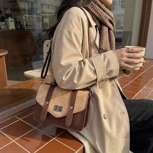 Sac bandoulière carré en PU imperméable et tendance pour femme, collection Printemps 2026, avec chaîne - Product Image 3
