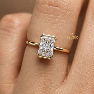 Anillo de Compromiso Minimalista de Lujo con Corte Radiante, Oro de 18K, Diamante Cultivado en Laboratorio para Mujer - Product Image 1