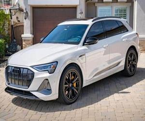 Audi e-tron Quattro Chronos Edition 2022 d'occasion, double moteur, transmission intégrale, très bien équipée - Product Image 1