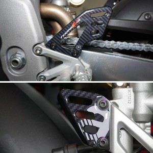 Protezioni per Cavalletto 3D Compatibili con Aprilia Tuono V4 1100 2011-2025, Adesivi Eleganti per Moto - Product Image 4