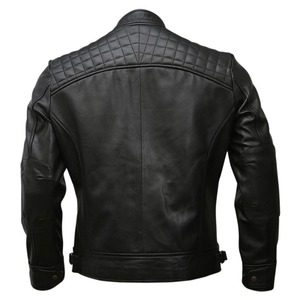 Chaqueta de cuero de motocicleta Vintage para hombre diseñada con forro protector de detalles resistentes y una textura fuerte y duradera - Product Image 6