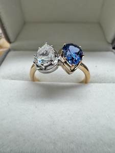 Anillo Toi et Moi de Dos Tonos con Moissanita en Forma de Pera y Zafiro en Forma de Pera con Plata 925, Joyería de Compromiso Original, Regalo para Pareja - Product Image 3