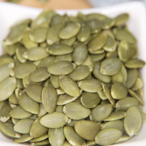 Venta al por mayor de semillas de calabaza verdes sin cáscara, de alta calidad, con brillo natural, para uso alimentario. - Product Image 1