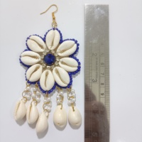 Anting-anting bunga cangkang Cowrie buatan tangan dengan manik-manik biru perhiasan menjuntai etnis untuk wanita kerajinan tradisional hadiah Boho dan mode