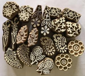 Ensemble de blocs d'impression manuels en bois sculptés à la main |   Imprimés floraux à motifs paisley pour tissus, papier et estampage à la main - Product Image 2