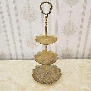 Soporte de pastel de metal tallado floral tradicional para funciones religiosas celebraciones culturales de cumpleaños o presentación de postres - Product Image 3