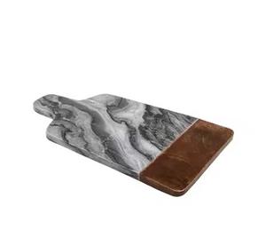 Planche de bois personnalisée idéale pour les cadeaux, les logos personnalisés ou les blocs de coupe en bois durables de haute qualité. - Product Image 5