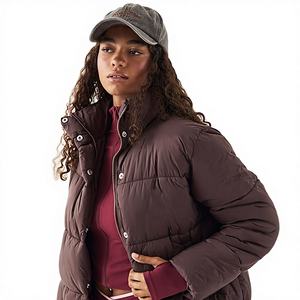 Veste matelassée imperméable, respirante et coupe-vent pour femme, col à capuche, col amovible, design sans couture, 100% polyester - Product Image 1