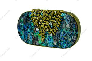 กระเป๋าคลัทช์เปลือกหอยเป๋าฮื้อสุดหรู ประดับด้วยลายใบไม้สีทอง งานแฮนด์เมด ดีไซน์เนอร์ สำหรับงานแต่งงาน งานเลี้ยงกลางคืน - Product Image 3