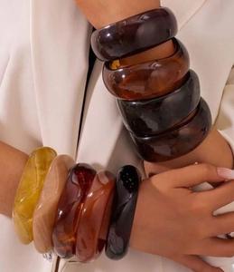 Trendy Handmade Waterproof Resin Bangles for Ladies Elegant Look Custom Colors Fashion Jewelry for Gifting and Retail - Product Image 4