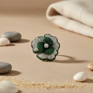 Bague de cocktail pour femme avec fleur et zircon cubique vert serti pavé, en acier inoxydable, style glamour, bijou cadeau - Product Image 2