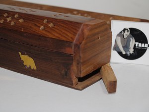 Quemador de Incienso Tradicional Indio de Madera con Forma de Ataúd, Cenicero para Varillas de Incienso, Bakhoor, Antiolor, Tradicional para Uso en Interiores - Product Image 5