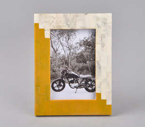 Cadre photo en résine bicolore artisanal Artisan-Créé avec un motif de carreaux simples - Product Image 2