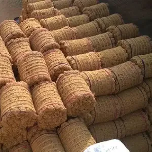 伝統的な方法でココナッツから作られた高品質で丈夫で耐久性のある環境に優しいコイアロープは、利用可能なすべてのサイズを製造します