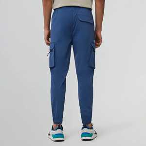 กางเกงจ็อกเกอร์ผู้ชายสีน้ำเงินอีลแบบแห้งเร็วพิมพ์โลโก้ตามสั่ง ระบายอากาศได้ดี มีกระเป๋าข้างแบบมีซิปและกระเป๋าหลัง - Product Image 2