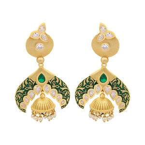 Pendientes mate chapados en oro elegantes de moda AD antiguos con perlas joyería artificial de lujo proveedor personalizado para exportaciones de bodas - Product Image 2