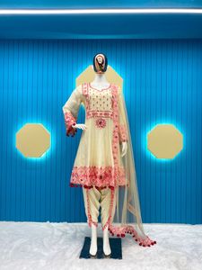 Ensemble Salwar Designer avec Broderies Miroir, Patiyala et Dupatta en Soie Georgette, Tenue de Soirée pour le Festival Navratri pour Femmes - Product Image 3