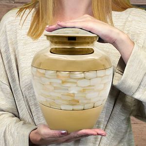 โกศโลหะแบบกำหนดขนาดและรูปทรงได้ เป็นมิตรกับสิ่งแวดล้อม ทนทาน สำหรับผู้ใหญ่ ขนาด 200/220 คิวบิกอินช์ สำหรับใส่เถ้ากระดูกหลังเผาศพ งานศพ อุปกรณ์งานศพแบบอินเดีย - Product Image 6