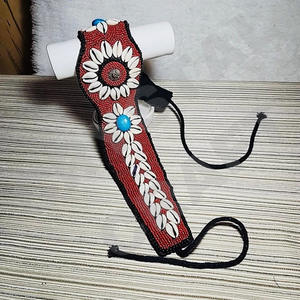 Collar de Cuentas de Vidrio Hecho a Mano para Mujer, Estilo Bohemio Étnico Tribal, Medallón con Estampado de Huella de Pata, Bordado Personalizado - Product Image 3