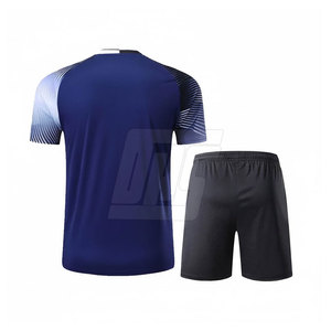 Tenue de tennis pour hommes, design moderne, chemise et short, pour le tennis professionnel et les clubs - Product Image 2