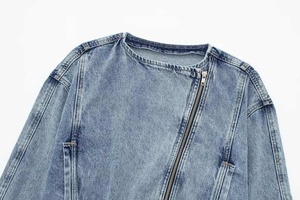 2026 Nouvelle Veste en jean vintage délavé pour femme, personnalisable OEM, avec fermeture éclair, style motard, coupe courte - Product Image 4
