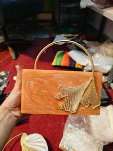 Pochettes en résine sur mesure avec des ornements en pierre et en laiton idéales pour la revente par les magasins d'accessoires de mode - Product Image 4