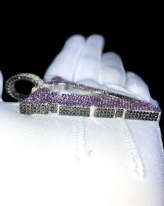 Pendentif personnalisé en forme de lettre V, argent sterling 925 plaqué or avec moissanite noire et violette, style hip-hop, design tendance, cadeau - Product Image 3