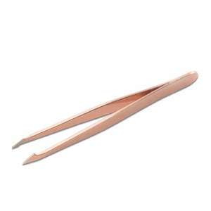 Juego de Pinzas para Cejas y Pestañas de Acero Inoxidable con Punta Inclinada en Oro Rosa, Personalizadas, de Alta Calidad, Duraderas, Ligeras y Ecológicas - Product Image 3