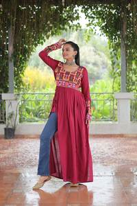 ชุดคอลเลกชั่นผ้าไหมเรยอนสีแดงดีไซน์เนอร์ชุดปาร์ตี้สำหรับผู้หญิงสวย - Product Image 5