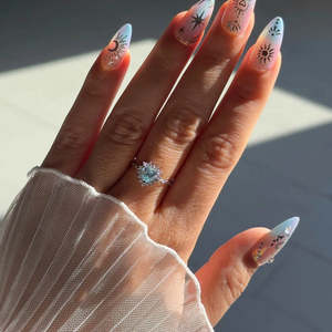 Bague Chevalière Hallmark Tendance en Argent Bleu Reine de Cœur, Sertissage Invisible avec Placage Or Rose et Rhodium pour Fiançailles - Product Image 2