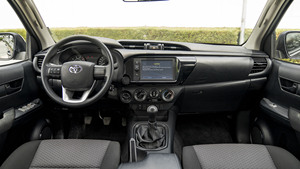 Clean TOYO_TA HILUX DC 2.4L 4X4 2023 d'occasion - Product Image 4