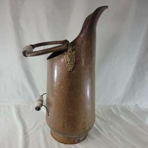 Seau à charbon en cuivre antique avec un savoir-faire détaillé et idéal pour les maisons rustiques et traditionnelles ayant besoin d'un fonctionnel - Product Image 4