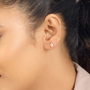 Nivora Vintage Gold-Plated Flower Cuff <b>Earrings</b> with <b>Pearl</b> <b>and</b> <b>Diamond</b> Accents - Product Image 2