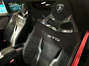 Coupé Lamborghini Huracan STO 2 Portes de 2023 en Excellent État - Product Image 2