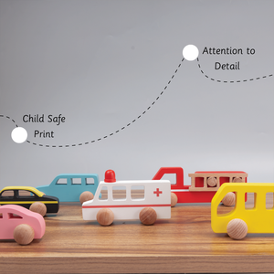 Jouet ambulance en bois fait à la main pour enfants - écologique - léger - durable - coloré - Product Image 4