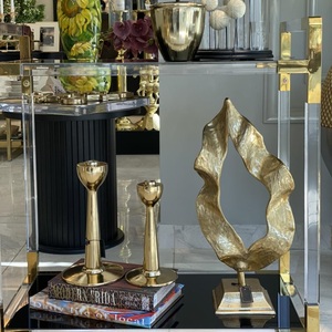 Escultura de Aluminio Hecha a Mano de Diseño Moderno, Acabado Dorado Brillante, Metal de la Mejor Calidad para Centro de Mesa - Product Image 4