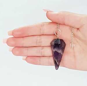 La mejor calidad Natural Healing Reiki Chakra Amethyst Cono facetado Péndulo pulido Dowsing Love Crystal Péndulo para meditación - Product Image 3