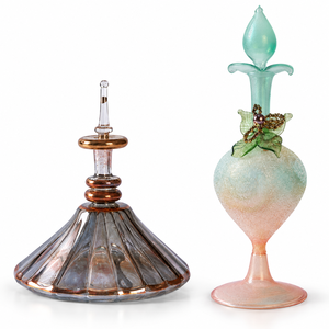 Botella de Perfume de Vidrio Egipcio Hecha a Mano con Diseño Único y Tapón de Vidrio - Product Image 1
