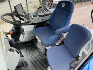 Tracteurs à main d'occasion en bon état disponibles en Autriche à prix avantageux, tracteur New Holland T7225 en vente et prêt à l'exportation dans le monde entier - Product Image 2