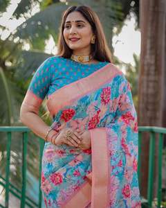 ส่าหรีดีไซเนอร์ของผู้หญิงที่มีชิ้นส่วนเสื้อและผ้าลินินพิมพ์ดิจิตอลด้วยขอบแจ็คการ์ดสีทอง - Product Image 3