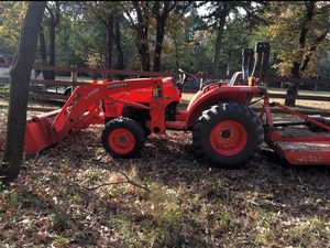 Tracteur à roues Kubota 75 CV avec composants essentiels pour une utilisation agricole. - Product Image 5