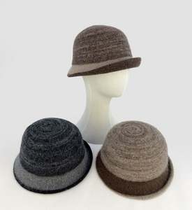 Chapeaux Bob en Laine Personnalisés pour Femmes – Modèles Peintre Tendance et Colorés - Product Image 3