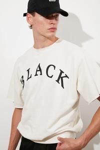 โลโก้ที่กําหนดเองขายส่งเสื้อยืดสีขาวผู้ชายผ้าฝ้าย 100% ขนาดใหญ่ที่กําหนดเอง GSM คุณภาพระดับพรีเมียมเย็บปักถักร้อยออกแบบ - Product Image 4