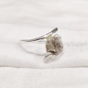 แหวนหินดิบสำหรับผู้หญิง แหวนเพชรเฮอร์คิเมอร์ธรรมชาติทรงหยาบ แหวนวงไขว้ประดับพลอย ของขวัญคริสต์มาส แหวนเงินแท้ 925 - Product Image 3