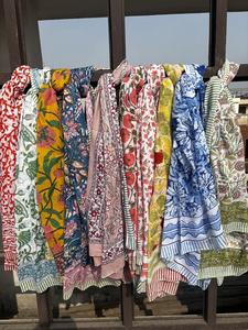 Pareo de algodón indio con estampado a mano, bufanda boho, pareo floral, cubierta de playa ligera, regalo para mujer, ropa regional. - Product Image 6