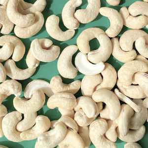 Fabrication de noix de cajou WW180, WW240, WW320 LP, noix de cajou grillées, noix de cajou brutes, vente en gros, exportées vers l'Asie, le Moyen-Orient - Product Image 1