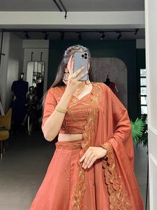 Tussar pur coréen à la mode avec paillettes et travail de broderie de fil Lehenga Choli fabricant de l'Inde au taux le plus bas - Product Image 6