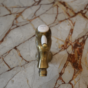 Mitigeur de bidet en laiton de style vintage avec bec pivotant et deux poignées, finition bronze antique, fabriqué en Italie - Product Image 5